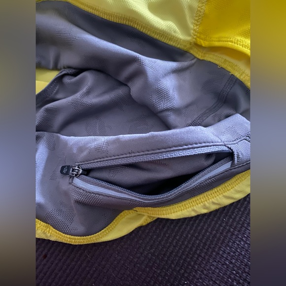 Rabbit Run “Mountain Climbers” Trail Pocket Race Shorts in Golden Kiwi Yellow - Picture 11 of 16